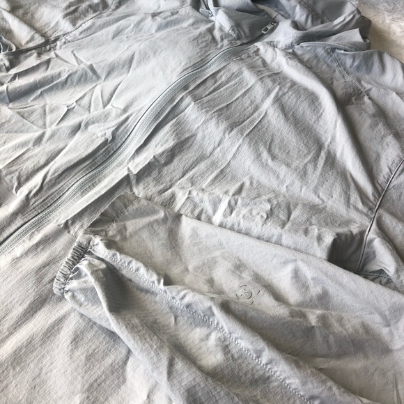 Lululemon Shell/Rain Jacket - Picture 2 of 4